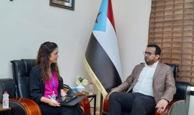 العولقي يلتقي مسؤولة الإعلام والتواصل الاستراتيجي بمكتب المبعوث الدولي بالعاصمة عدن