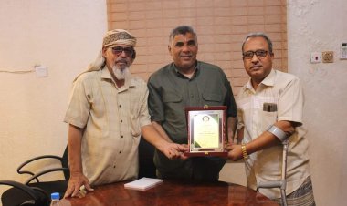 إدارة جمعية رعاية وتأهيل المعاقين حركيًا تمنح العميد المنهالي درعًا نظير دعمه في تسيير نشاط الجمعية