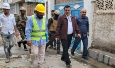 العاصمة عدن.. مدير عام المنصورة يتفقد الأعمال النهائية بمشروع رصف شوارع وأزقة حي المعهد المهني