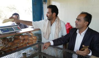 العاصمة عدن.. الزهري يوجه مكتب الصناعة والتجارة بخورمكسر بضبط المخابز المخالفة لتسعيرة "الروتي"