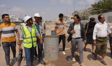 السقاف يتفقد مستوى انجاز مشروع إعادة تأهيل ساحة العروض بخورمكسر