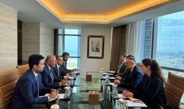 الرئيس الزُبيدي يلتقي رئيس دائرة الشرق الأوسط وشمال أفريقيا في وزارة خارجية روسيا الاتحادية