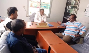 مدير مكتب الصحة في بروم ميفع يبحث مع مدير المشاريع في المؤسسة الطبية الميدانية باليمن "FMF" عدد من التدخلات