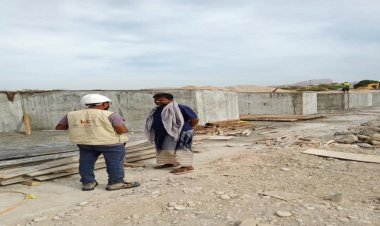 مدير عام حجر  يتفقد سير العمل للسد التحويلي لقناة اليعارية بجزول