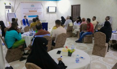 اختتام دورة بناء قدرات اللجان المجتمعية في بناء السلام بمديرية الشحر