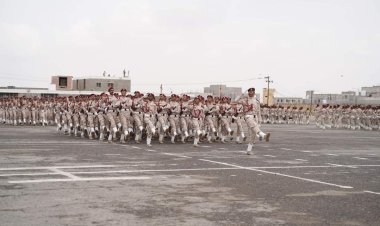 الكلية الحربية بعدن تشهد حفل تخرج الدفعة الثانية بحضور وزير الدفاع