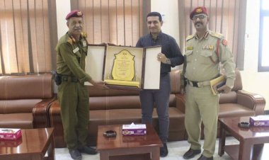 قائد المنطقة العسكرية الثانية يكرم مدير البرنامج الوطني لمكافحة الملاريا