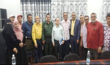 تسوية قضية إعتداء الطلاب على معلمهم في عدن: غموض يلفّ تفاصيل التسوية ومصير مجهول للجنة التحقيق