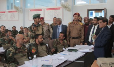 اللواء الركن البحسني يطلع على سير عملية التدريس بالكلية الحربية ومعهد الشهيد الثلايا لتأهيل القادة