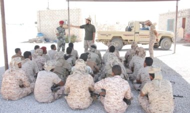 محاضرة توعوية بعنوان “التعامل السليم مع المواطنين” لمنتسبي نقطة دفيقة بالشحر