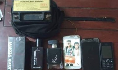 بالتعاون المشترك بين مراكز شرطة مديرية المكلا ، مركز شرطة باعبود ومركز شرطة فوة ومركز شرطة روكب يلقون القبض على شخص يقوم بعملية النشل والسرقة