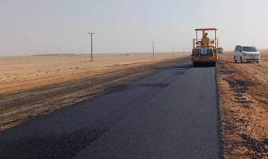 تواصل سفلتت المقطع الثالث من طريق عتق _ العبر الدولي