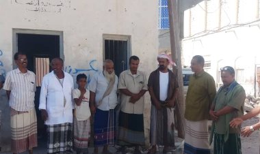 مدير عام الريدة وقصيعر يدشن حملة تطعيم الأغنام بالمديرية