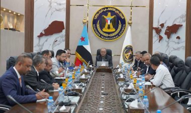 هيئة الرئاسة تحذر من استمرار الاستهداف الحوثي لسفن نقل الإغاثة الإنسانية القادمة إلى موانئ الجنوب