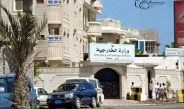 مواطنون يشكون عراقيل وزارة الخارجية بعدن.. وآخرون عالقون