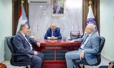 الرئيس الزُبيدي يتفقد سير العمل في الجمعية العمومية