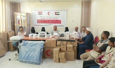 الجمحي يدشن مشروع توزيع معدات و أجهزة طبية للمستشفيات و المراكز الصحية بساحل حضرموت مقدمة من هيئة الهلال الأحمر الاماراتي بمستشفى المكلا للأمومة والطفولة