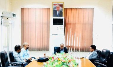 وزيرا المالية والنفط ومدير شركة صافر يناقشون آلية الدعم الحكومي لتطوير إنتاج صافر