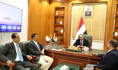 محافظ حضرموت يبحث آلية الاجراءات المتبعة لتطوير مطار الريان الدولي