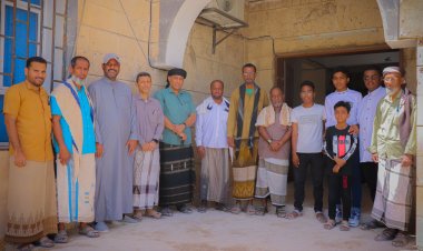 مدير تربية القطن يودع فريق الروبوت بمدرسة الفقيد بن حمدة المشارك في البطولة الخليجية للروبوت.