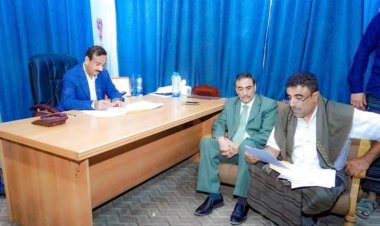 المحافظ بن الوزير يتفقد كهرباء شبوة ويؤكد استعداد السلطة المحلية للإسهام في توفير وقود شهر رمضان. 