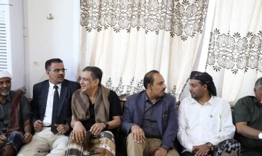 محافظ حضرموت يُقّدم واجب العزاء في وفاة الشيخ المناضل سعيد عمر العكبري