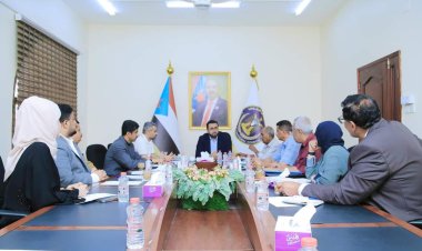 الهيئة الوطنية للإعلام تحذر من كارثة بيئية في البحر الأحمر وتدين الإرهاب الحوثي