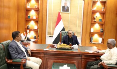 محافظ حضرموت يناقش آليات دعم تعزيز مبادئ النزاهة والشفافية والعمل الرقابي
