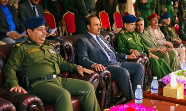 محافظ حضرموت يدشن توزيع شهادات الدفع المتخرجة من كلية الشرطة للقسمين العام والخاص