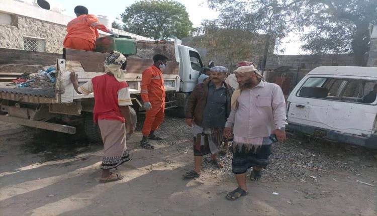 لحج ..حملة لرفع النفايات داخل مستشفى طورالباحة