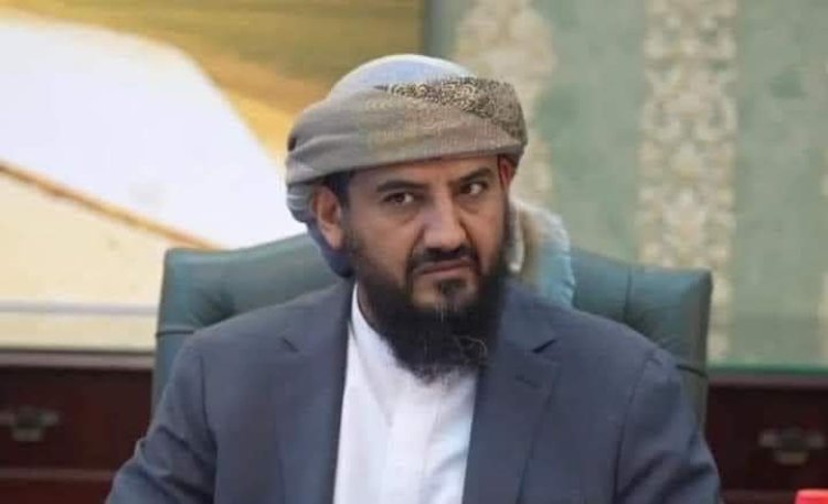 النائب المحرمي يعزي في وفاة الوزير الأسبق الدكتور خالد راجح شيخ