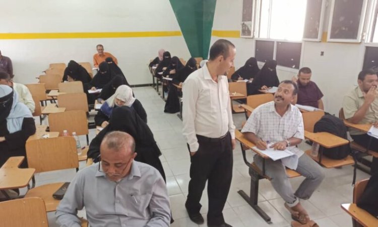 مدير عام الدراسات العليا والبحث العلمي بجامعة لحج يتفقد سير امتحانات الدراسات العليا بكلية صبر للعلوم والتربية