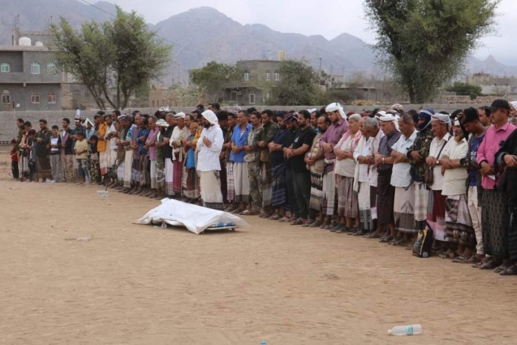 تشييع جنائزي مهيب لجثمان الشهيد القائد فهد الحضرمي في مديرية حالمين بلحج