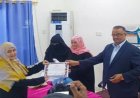 العاصمة عدن.. مدير التواهي يكرم عدد من القابلات بمناسبة عيد المرأة العاملة