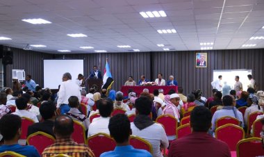 اللواءبن بريك يعقد بالمكلا لقاء موسعا مع أعضاء هيئات المجلس الانتقالي بحضرموت