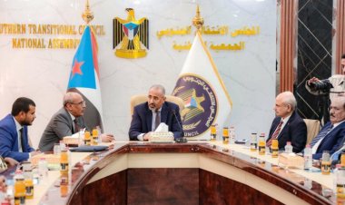 الرئيس الزُبيدي يترأس اجتماعا للهيئة الإدارية للجمعية الوطنية