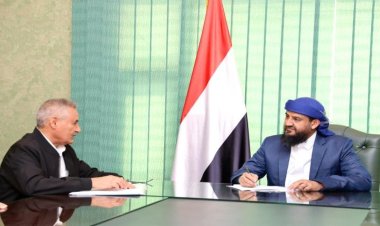 المحرمي يوجه بإعادة اعتماد نشاط مصافي عدن كمنطقة حرة