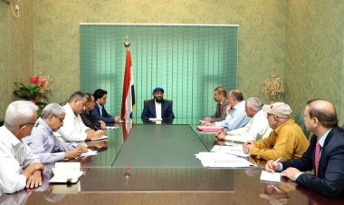 المحرّمي يترأس اجتماعا موسعا بقيادة وزارة الكهرباء في العاصمة عدن