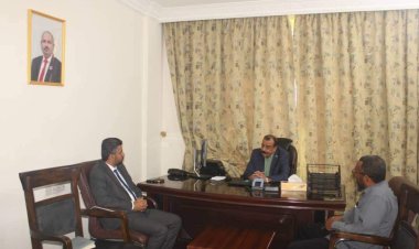 اللواء بن بريك يلتقي مدير عام مكتب الزراعة ومدير هيئة البحوث الزراعية بساحل حضرموت