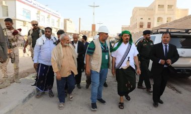 محافظ حضرموت يتفقّد بدء أعمال السفلتة بشارع الجزائر بسيئون بطول 17 كيلومتر وبنسبة انجاز 35%