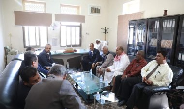 محافظ حضرموت يزور المجمع القضائي بسيئون ويؤكد ان القضاء يُوتى إليه وان السلطة المحلية حريصة على استئناف المحاكم من مقرّات عملها