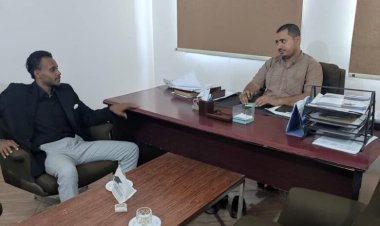 المدير التنفيذي لمؤسسة الخريجين يلتقي القائم بأعمال رئيس اتحاد الطلاب بجامعة حضرموت لمناقشة أوجه التعاون والشراكة