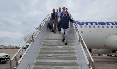 اللواء بن بريك والفريق المرافق له يعود إلى العاصمة عدن