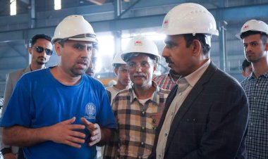 محافظ حضرموت يطلع على نشاط  أكبر مصنع وطني لإنتاج حديد التسليح في اليمن