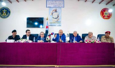 الرئيس الزُبيدي يترأس لقاء موسعا لقادة الوحدات العسكرية والأمنية الجنوبية