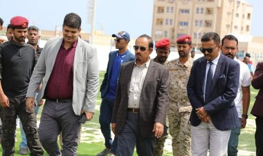 المحافظ بن ماضي يتفقّد استكمال أعمال التعشيب والإنارة بمنشأتي ناديي الشعب والتضامن