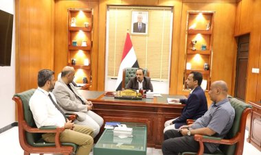 المحافظ بن ماضي يبحث مع وكيل وزارة الزراعة والثروة السمكية آلية تنظيم اصطياد الاسماك وتسويقها وجاهزية المنشآت السمكية