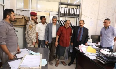 قيادة السلطة المحلية بحضرموت  تتفقّد الدوام الرسمي للوحدات الإدارية والمؤسسات والهيئات الحكومية في أول أيام رمضان