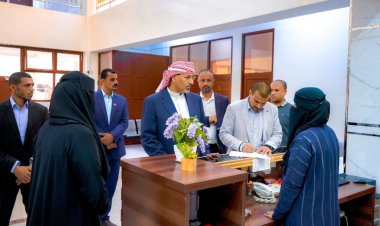 الرئيس الزُبيدي يتفقد مستوى الانضباط الوظيفي والالتزام بالدوام الرسمي في هيئات المجلس