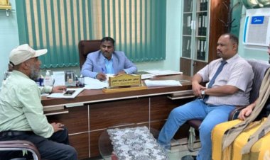 باضاوي و الجمحي يطلعان على سير العمل و انضباط الموظفين والعاملين بالدوام الرسمي بمكتب الصحة